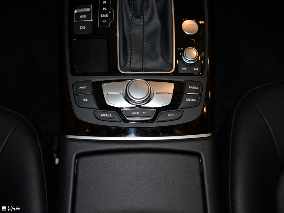 2015?yun)WA6L 30 FSI 300fo(j)