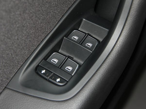 2015TFSI 300foI {܇ƅ^	