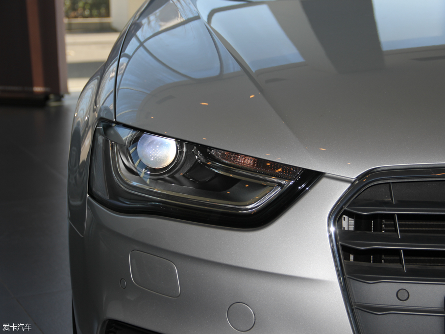 2016WA4L 35 TFSI ԄӼg