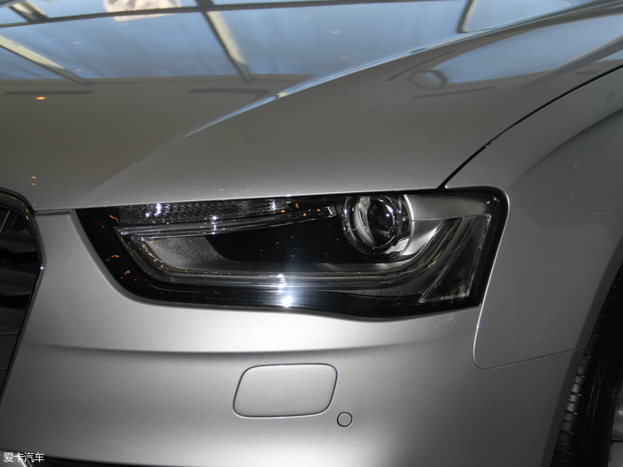 2016WA4L 35 TFSI ԄӼg