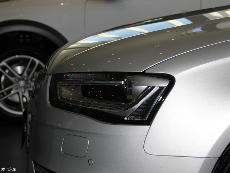 2016WA4L 35 TFSI ԄӼg