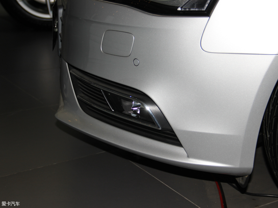 2016WA4L 35 TFSI ԄӼg