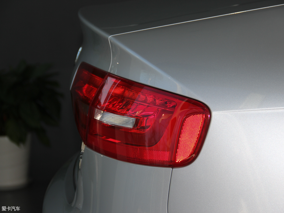 2016WA4L 35 TFSI ԄӼg