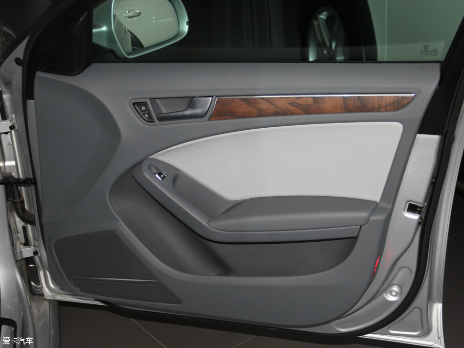 2016WA4L 35 TFSI ԄӼg