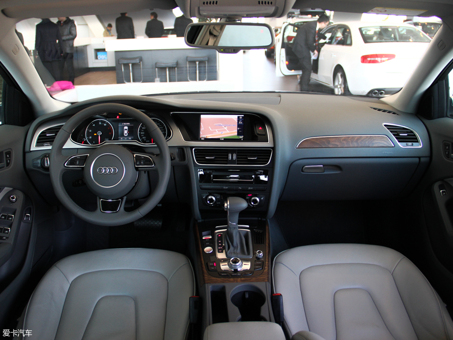 2016WA4L 35 TFSI ԄӼg