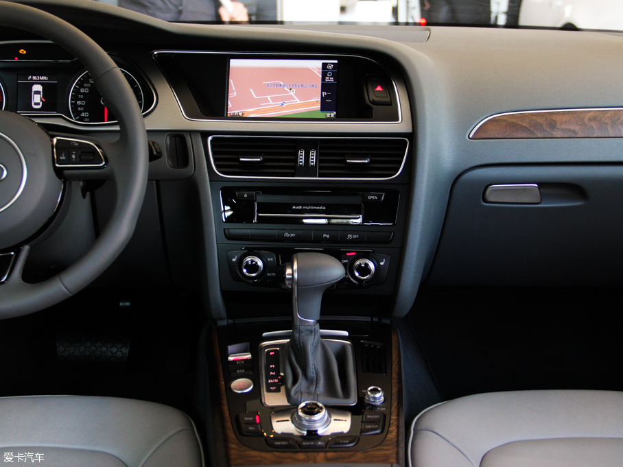 2016WA4L 35 TFSI ԄӼg