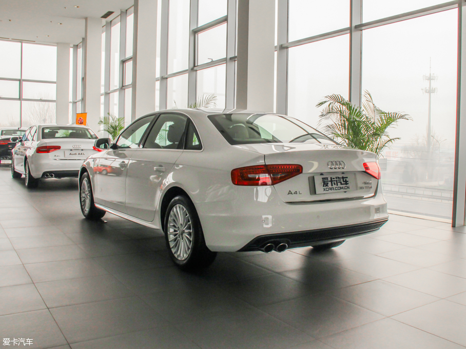 2016WA4L 35 TFSI S linem ذ