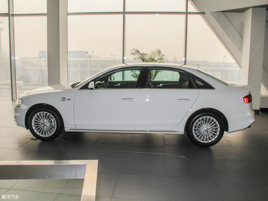 2016WA4L 35 TFSI S linem ذ