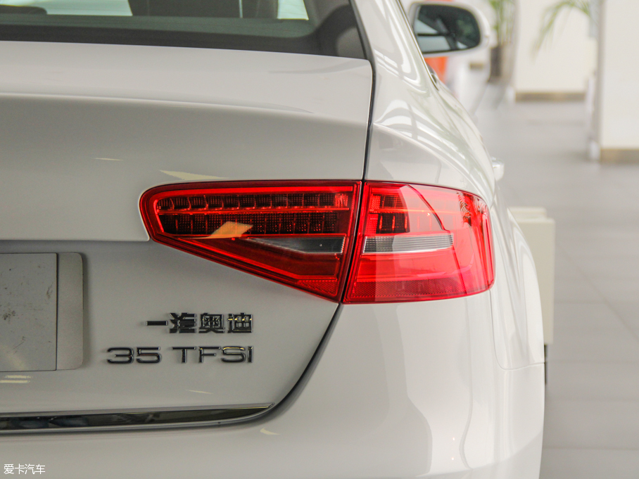 2016?yun)WA4L 35 TFSI S linem ذ