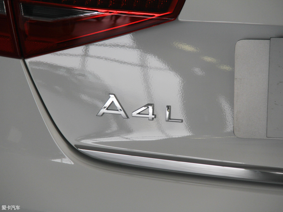 2016WA4L 35 TFSI S linem ذ