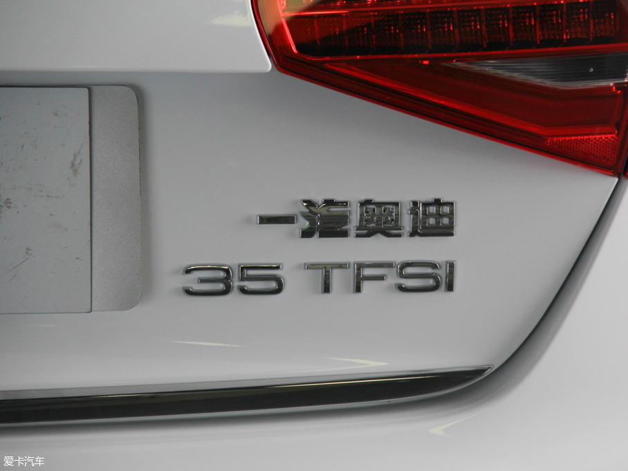 2016WA4L 35 TFSI S linem ذ