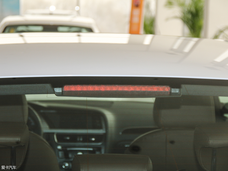 2016WA4L 35 TFSI S linem ذ