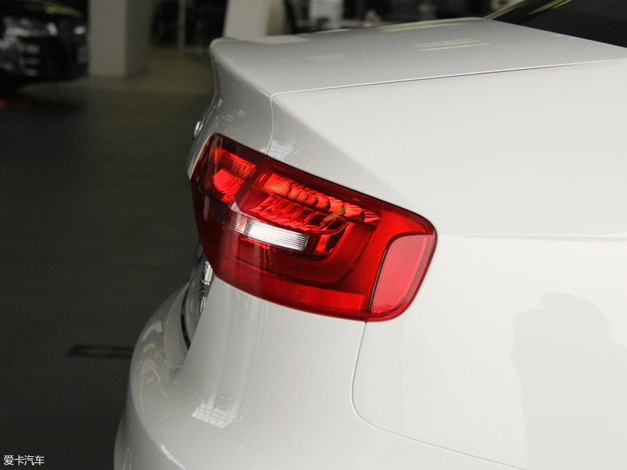 2016?yun)WA4L 35 TFSI S linem ذ