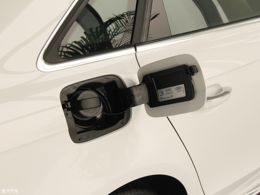 2016WA4L 35 TFSI S linem ذ