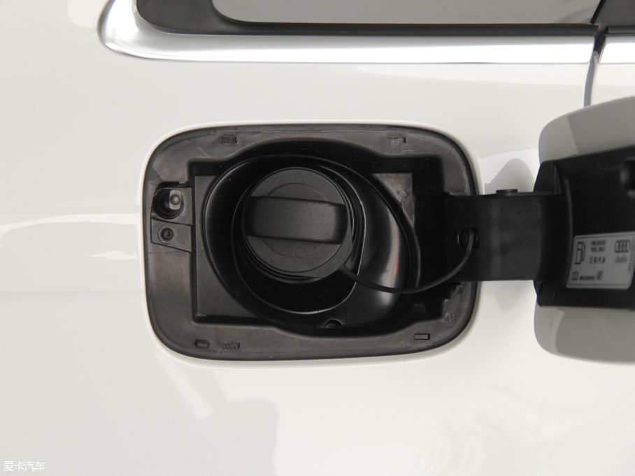 2016?yun)WA4L 35 TFSI S linem ذ