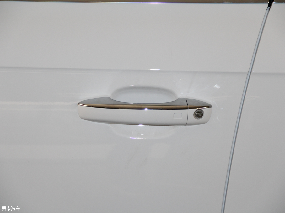 2016?yun)WA4L 35 TFSI S linem ذ