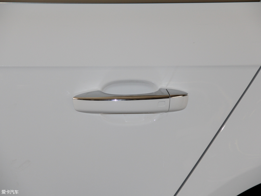 2016WA4L 35 TFSI S linem ذ