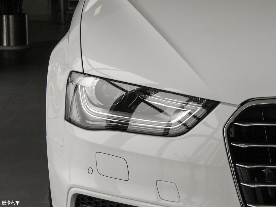 2016WA4L 35 TFSI S linem ذ