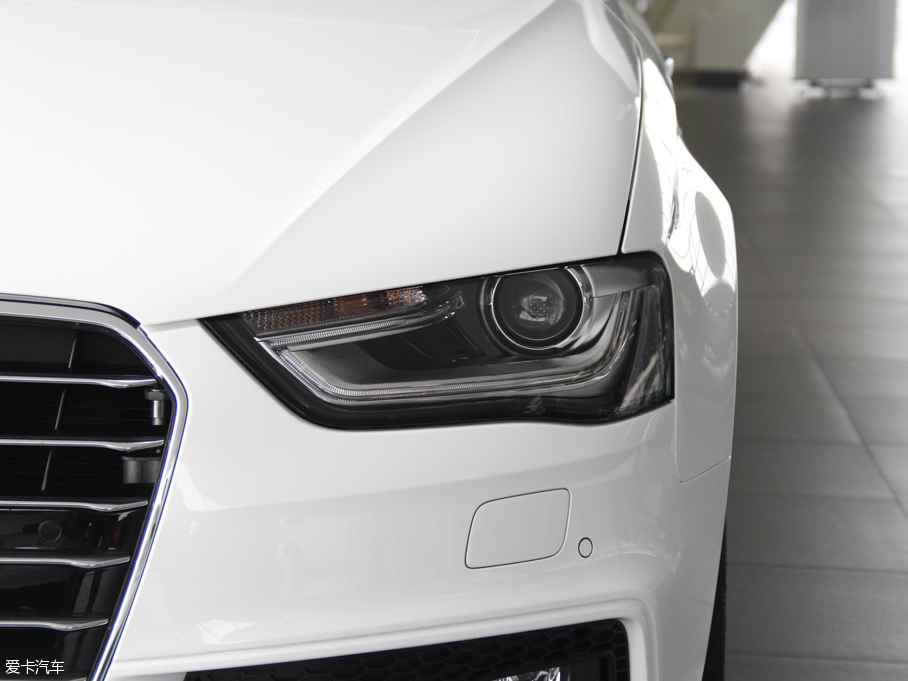 2016WA4L 35 TFSI S linem ذ