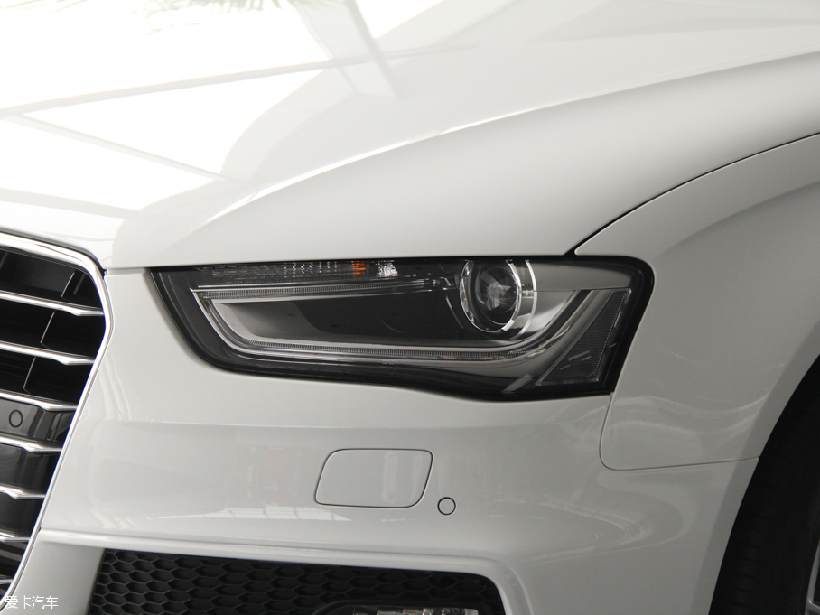 2016WA4L 35 TFSI S linem ذ