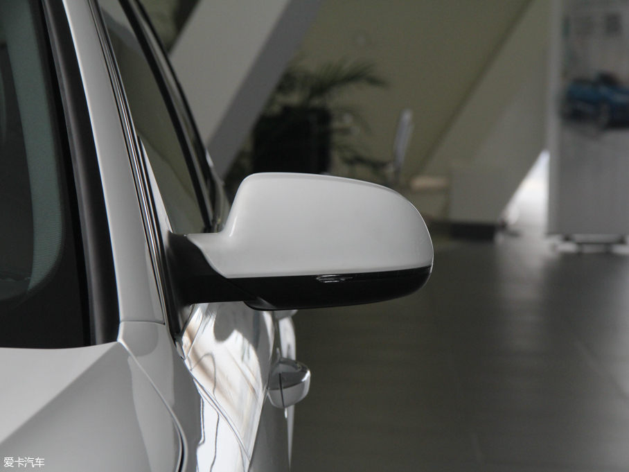 2016WA4L 35 TFSI S linem ذ