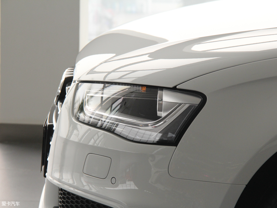 2016WA4L 35 TFSI S linem ذ