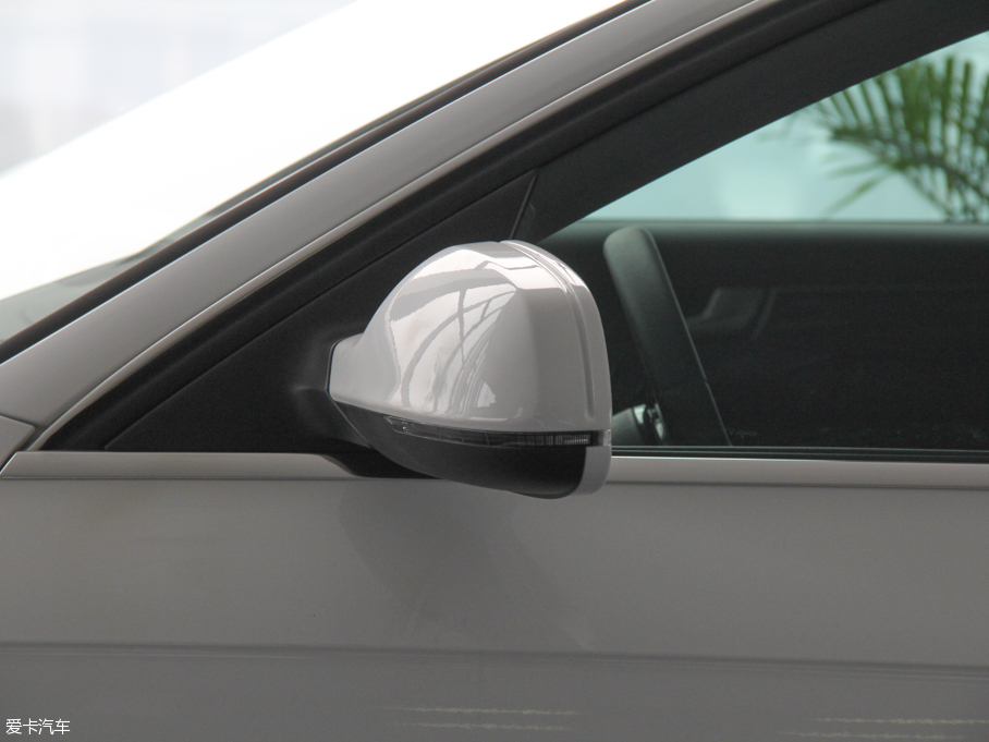 2016WA4L 35 TFSI S linem ذ