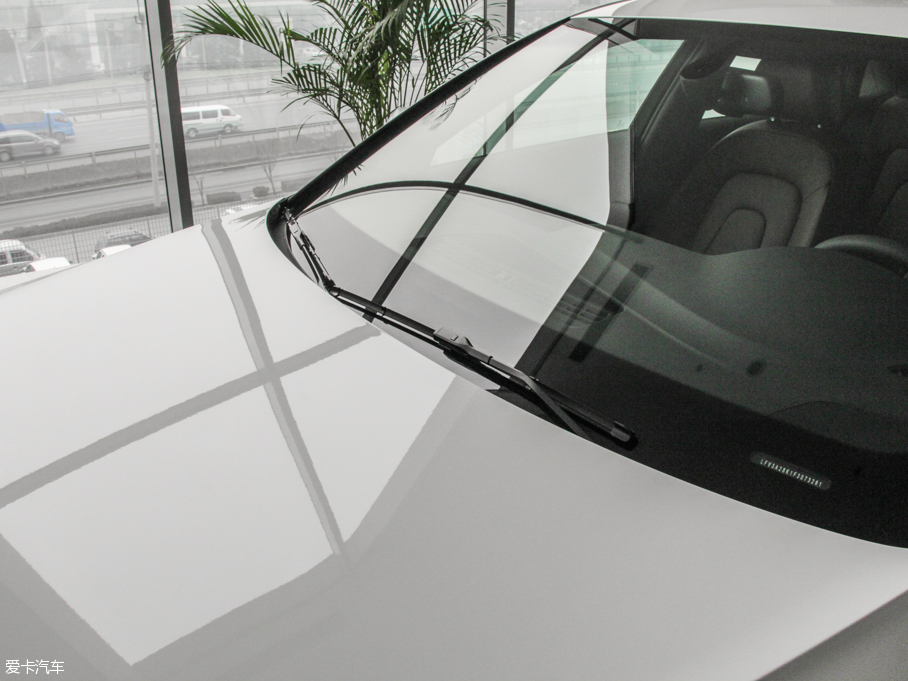 2016WA4L 35 TFSI S linem ذ