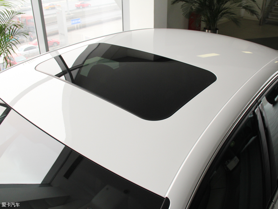 2016WA4L 35 TFSI S linem ذ