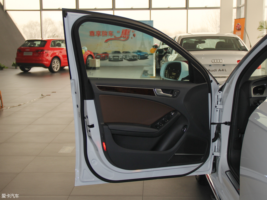 2016WA4L 35 TFSI S linem ذ