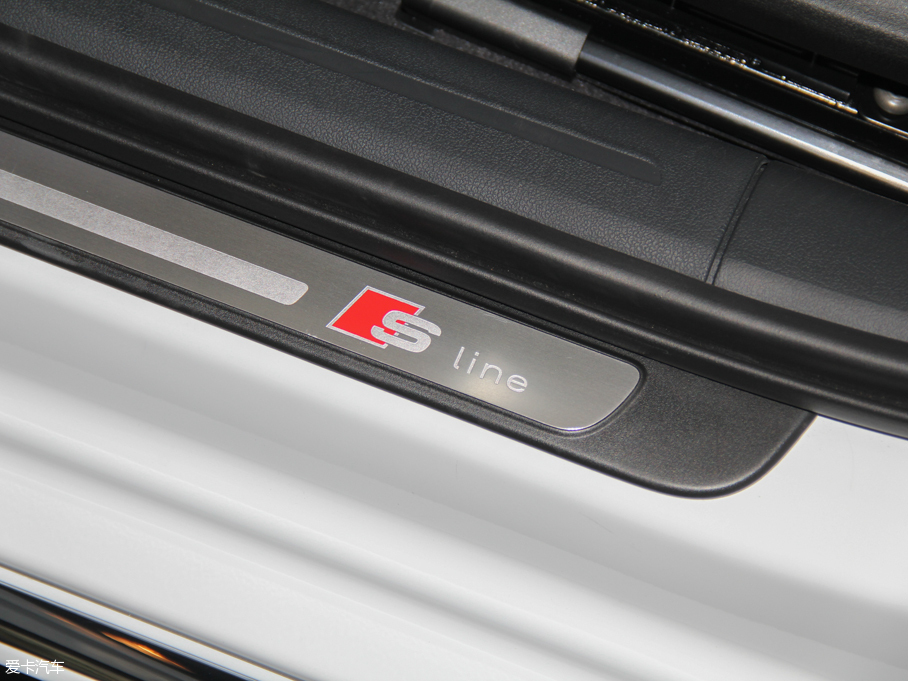 2016WA4L 35 TFSI S linem ذ