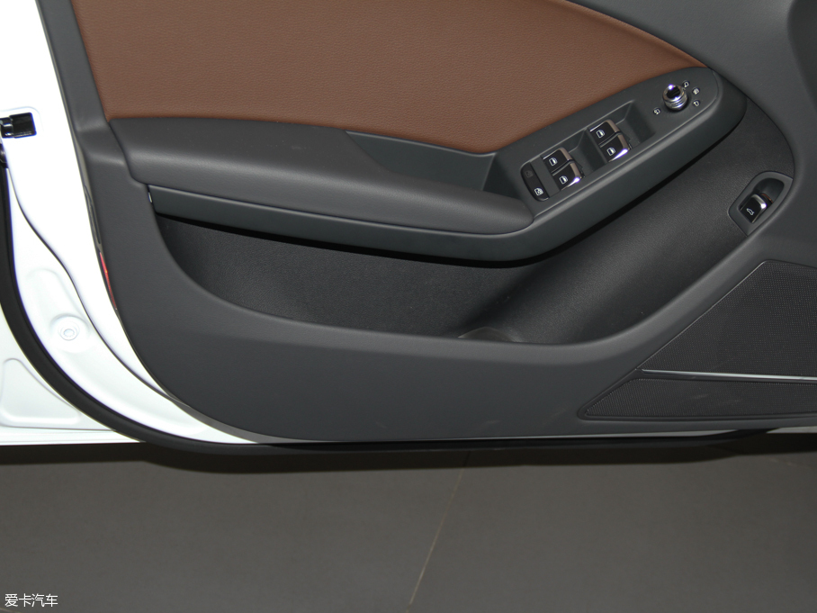 2016?yun)WA4L 35 TFSI S linem ذ