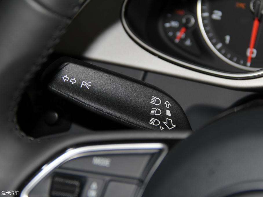 2016WA4L 35 TFSI S linem ذ