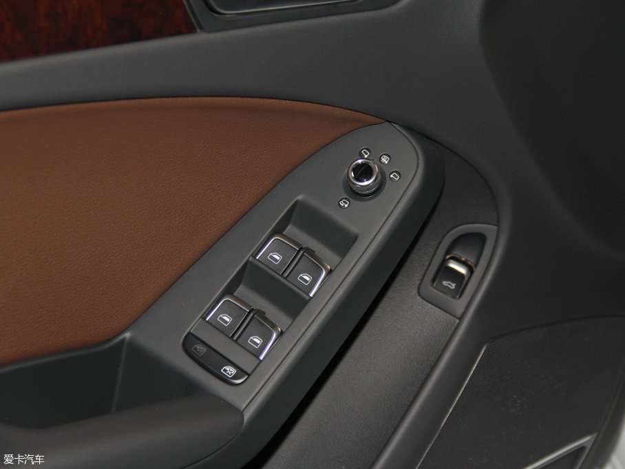 2016WA4L 35 TFSI S linem ذ