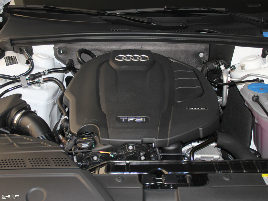 2016WA4L 35 TFSI S linem ذ