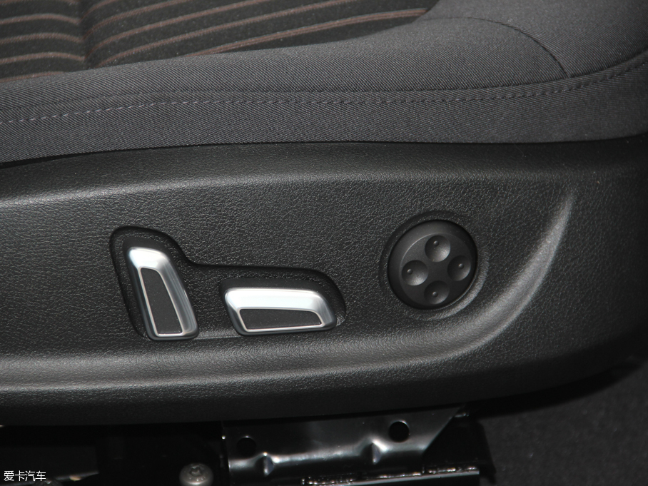 2016WA4L 45 TFSI quattro\ ذ