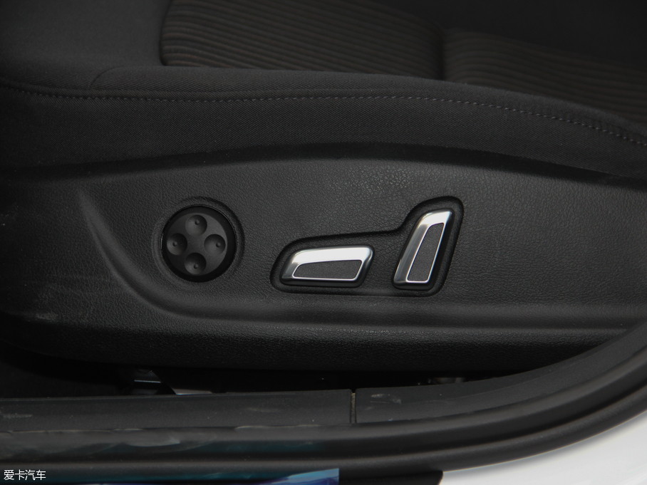 2016WA4L 45 TFSI quattro\ ذ