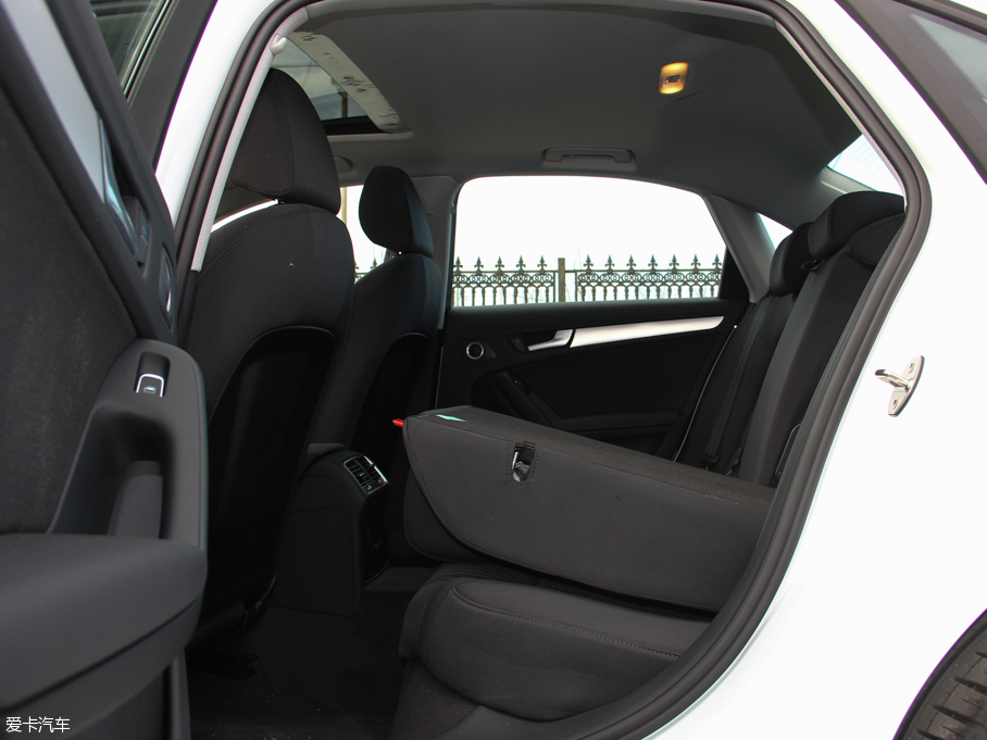 2016WA4L 45 TFSI quattro\ ذ