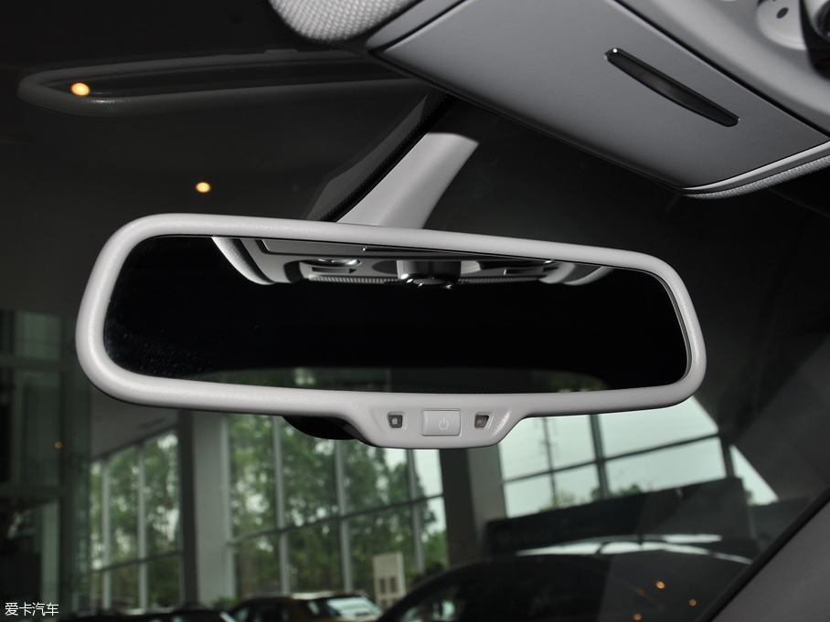 2016WA4L 35 TFSI S lineA ذ