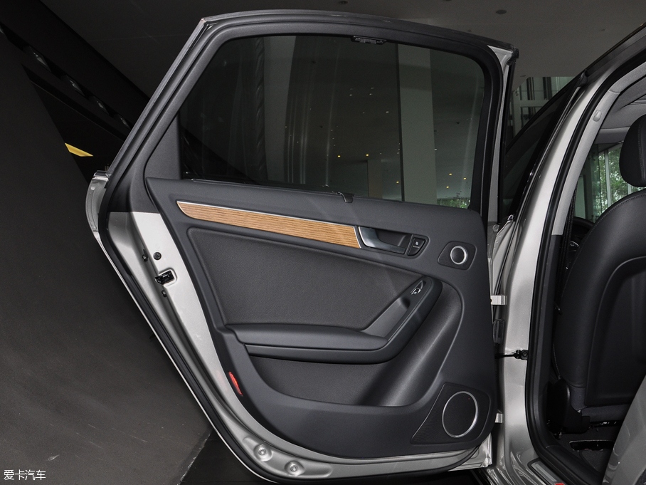 2016WA4L 35 TFSI S lineA ذ