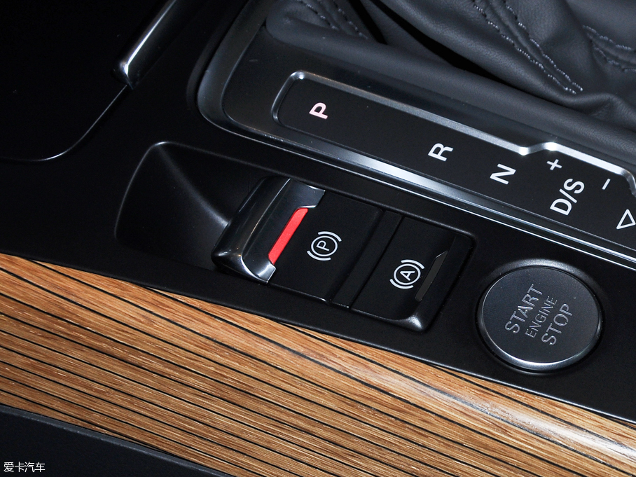 2016WA4L 35 TFSI S lineA ذ