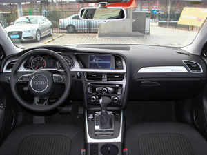 2016款45 TFSI quattro个性运动型 典藏版 内饰全景