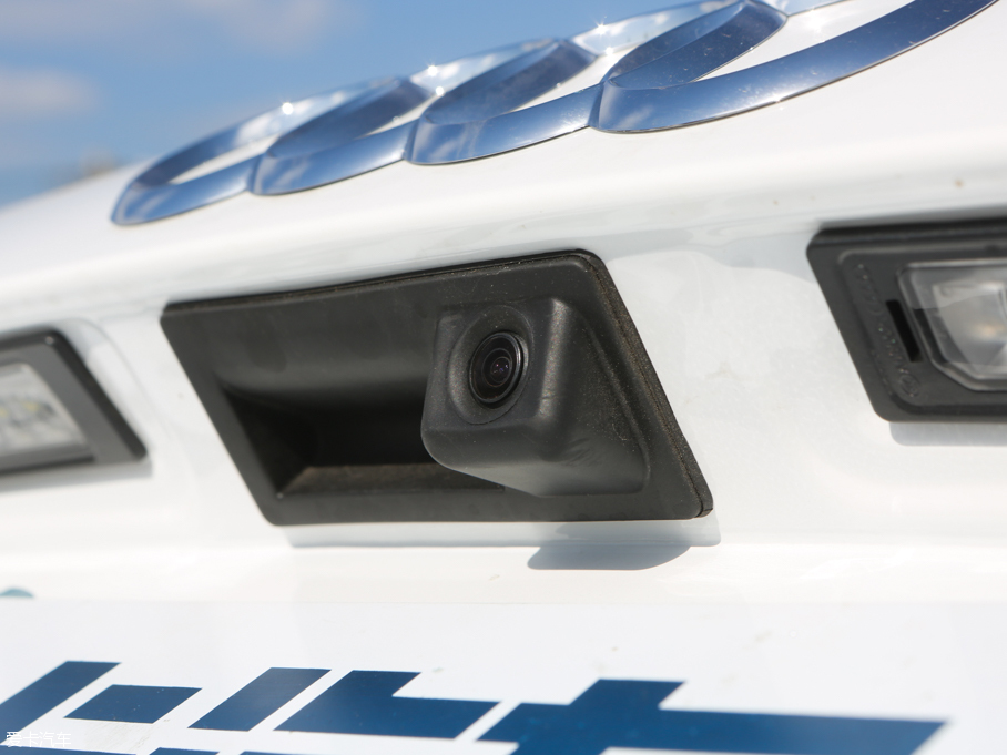 2016?yun)WQ5 40 TFSI m