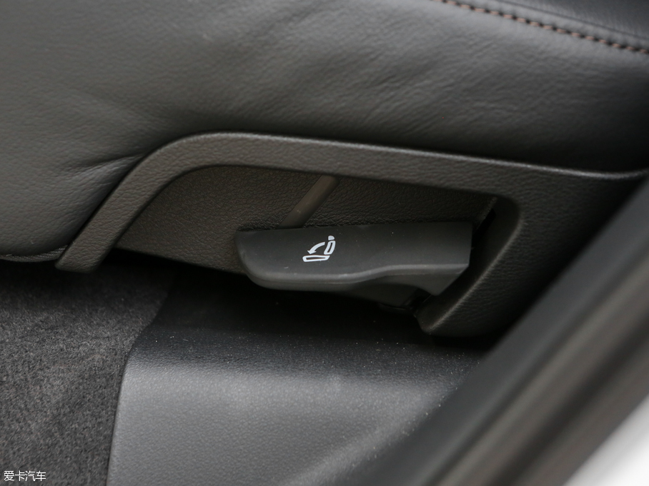 2016?yun)WQ5 40 TFSI m