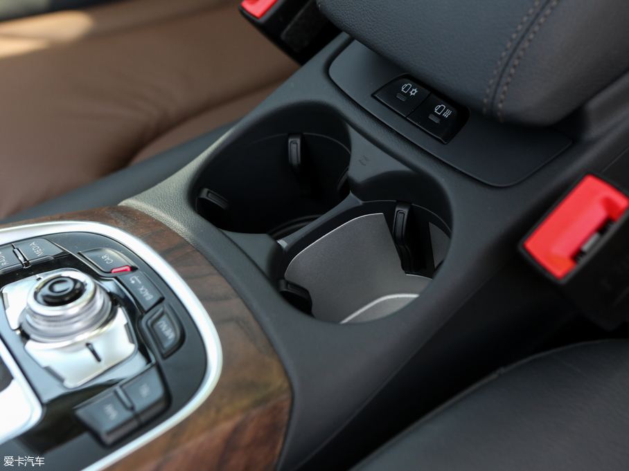 2016?yun)WQ5 40 TFSI m