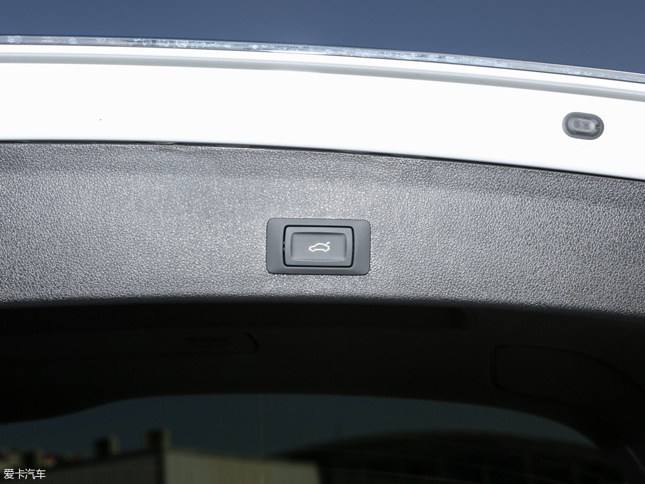 2016?yun)WQ5 40 TFSI m