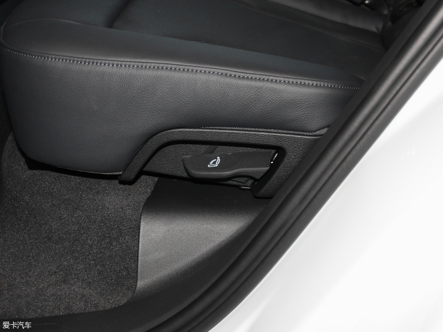 2016?yun)WQ5 40 TFSI A