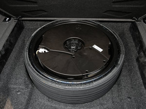 2016款40 TFSI 25周年特别版 备胎