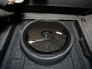 2016款40 TFSI 技术型 备胎