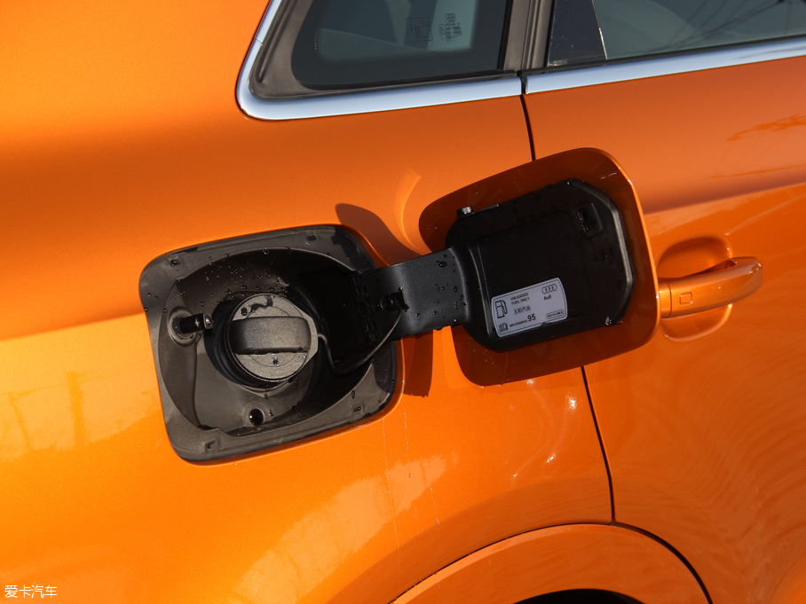 2016?yun)WQ3 30 TFSI I(lng) ذ